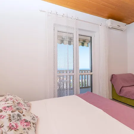 Vera I Ciro Novak, Sea View And Free Parking Apartment